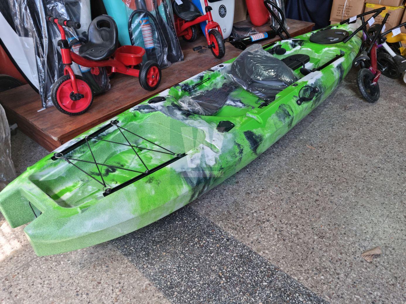 LOTE 06 - KAYAK 3,60 MTS ESLORA PARA 1 PERSONA CON ASIENTO Y REMO