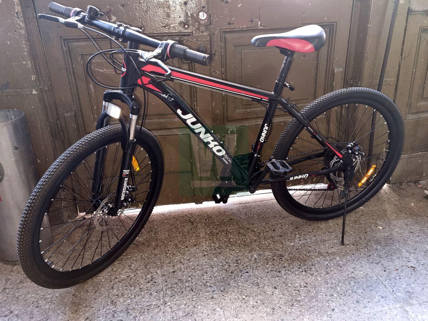 LOTE 18 - BICICLETA MONTAÑA RODADO 26 NEGRA-ROJA