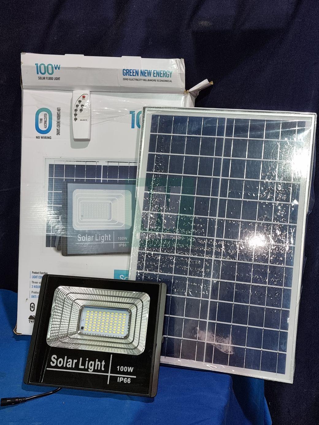 LOTE 40 - FOCO LED X 100 W. CON PANEL SOLAR Y CONTROL REMOTO