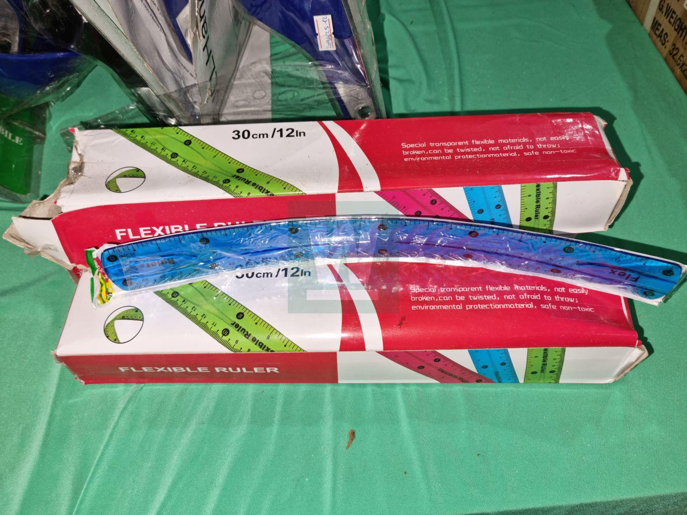 LOTE 82 - 116 REGLAS FLEXIBLES X 30 CMS. VARIOS COLORES