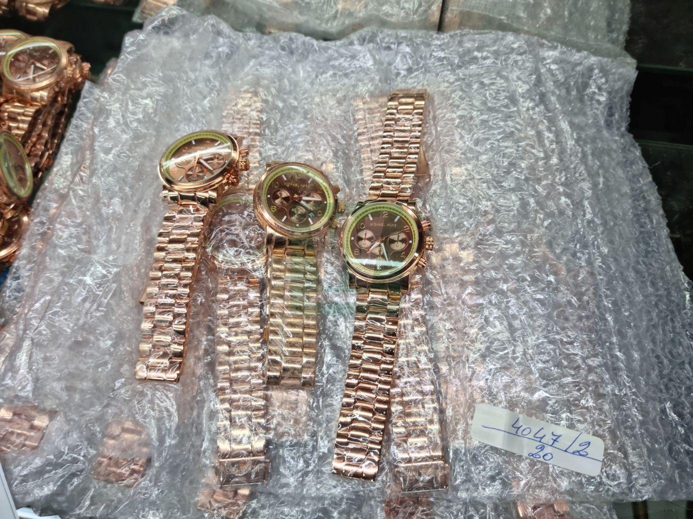 LOTE 90 - 20 RELOJES PULSERA (A LA VISTA)