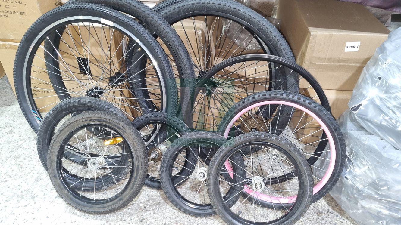 LOTE 096 LOTE DE RUEDAS VARIAS BICICLETA